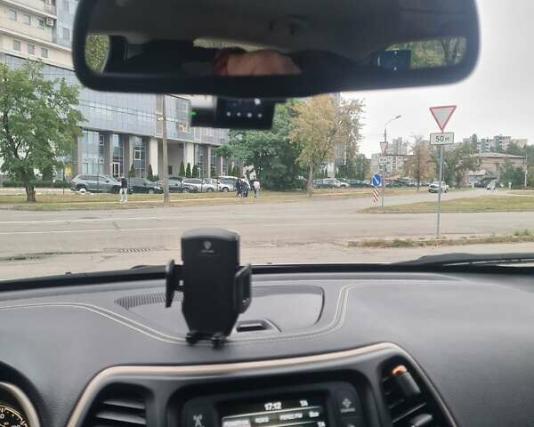 Сірий Джип Cherokee, об'ємом двигуна 2.36 л та пробігом 170 тис. км за 11111 $, фото 24 на Automoto.ua