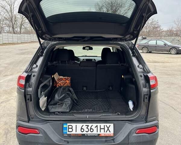 Серый Джип Чероки, объемом двигателя 2.36 л и пробегом 180 тыс. км за 12500 $, фото 12 на Automoto.ua