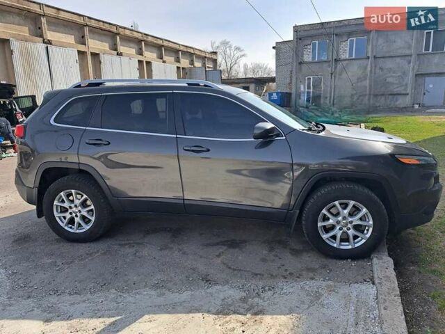 Сірий Джип Cherokee, об'ємом двигуна 3.24 л та пробігом 127 тис. км за 16000 $, фото 3 на Automoto.ua