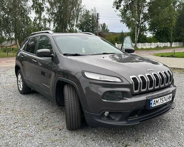 Сірий Джип Cherokee, об'ємом двигуна 1.96 л та пробігом 205 тис. км за 14000 $, фото 4 на Automoto.ua