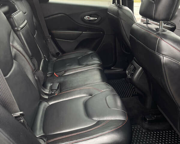 Серый Джип Чероки, объемом двигателя 3.24 л и пробегом 352 тыс. км за 12500 $, фото 26 на Automoto.ua