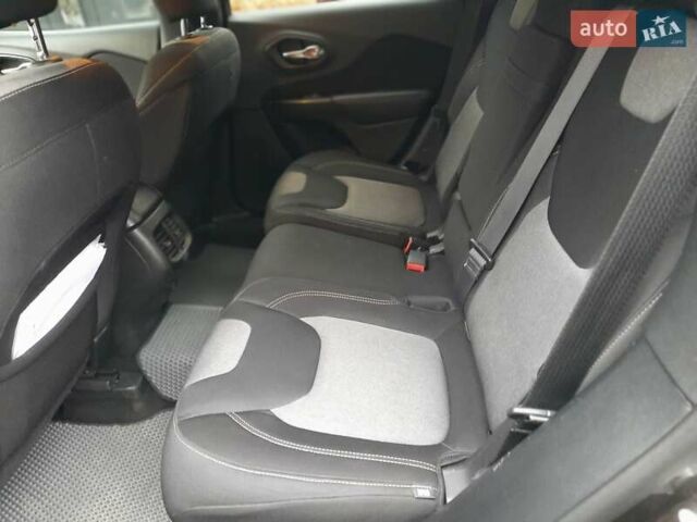 Серый Джип Чероки, объемом двигателя 2.36 л и пробегом 260 тыс. км за 11000 $, фото 16 на Automoto.ua