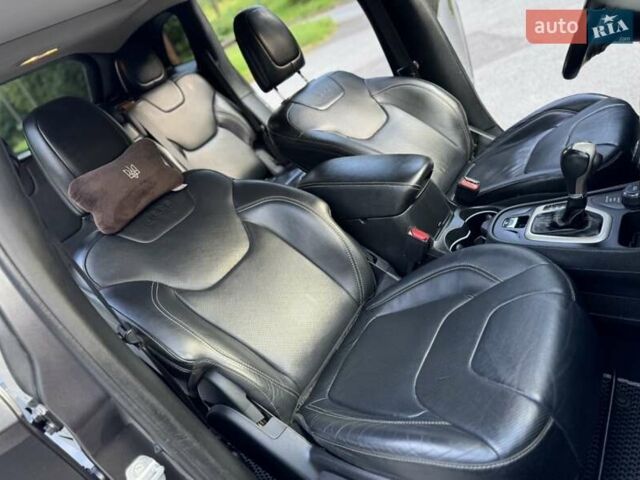 Серый Джип Чероки, объемом двигателя 3.24 л и пробегом 184 тыс. км за 12500 $, фото 14 на Automoto.ua