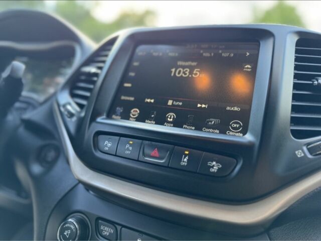 Серый Джип Чероки, объемом двигателя 3.2 л и пробегом 185 тыс. км за 308 $, фото 11 на Automoto.ua