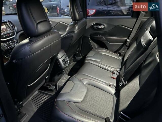 Серый Джип Чероки, объемом двигателя 3.24 л и пробегом 165 тыс. км за 16000 $, фото 6 на Automoto.ua