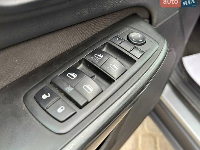 Сірий Джип Cherokee, об'ємом двигуна 2.36 л та пробігом 167 тис. км за 12300 $, фото 7 на Automoto.ua