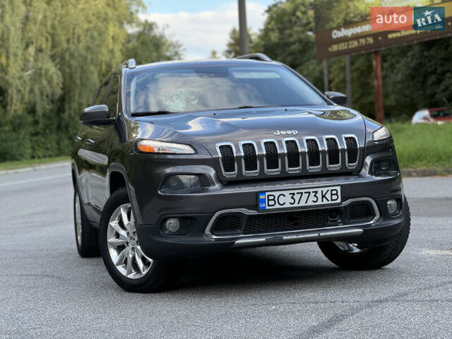 Джип Чероки 2014 в Трускавце на Automoto.ua Серый Джип Чероки, объемом двигателя 3.24 л и пробегом 175 тыс. км за 14900 $, фото 2 на Automoto.ua