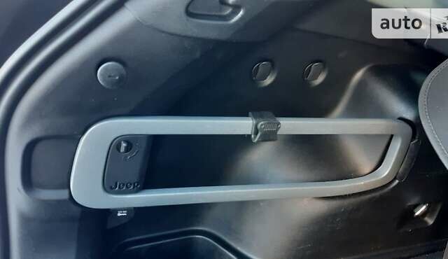 Сірий Джип Cherokee, об'ємом двигуна 2.4 л та пробігом 154 тис. км за 13900 $, фото 40 на Automoto.ua