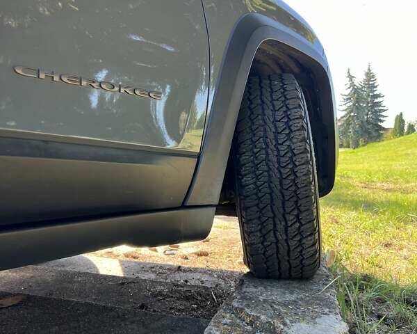 Серый Джип Чероки, объемом двигателя 3.24 л и пробегом 304 тыс. км за 14200 $, фото 21 на Automoto.ua