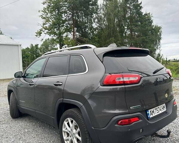 Сірий Джип Cherokee, об'ємом двигуна 1.96 л та пробігом 205 тис. км за 14000 $, фото 12 на Automoto.ua