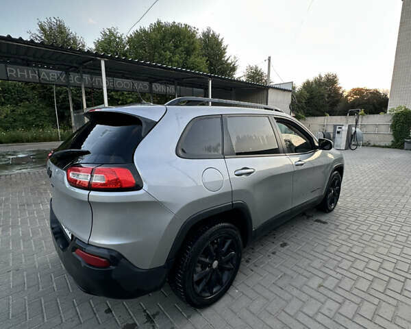 Джип Чероки 2014 в Золотоноше на Automoto.ua Серый Джип Чероки, объемом двигателя 2.36 л и пробегом 175 тыс. км за 11800 $, фото 3 на Automoto.ua