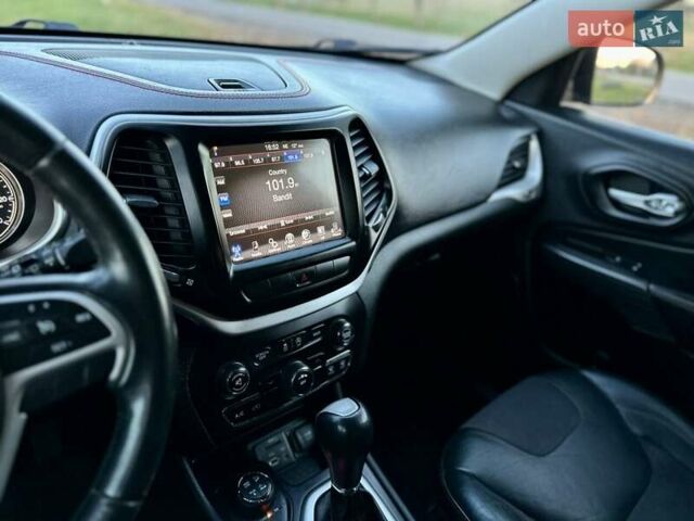 Серый Джип Чероки, объемом двигателя 3.24 л и пробегом 263 тыс. км за 15500 $, фото 29 на Automoto.ua
