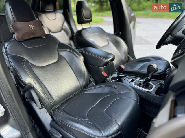 Джип Чероки 2014 в Трускавце на Automoto.ua Серый Джип Чероки, объемом двигателя 3.24 л и пробегом 175 тыс. км за 14900 $, фото 48 на Automoto.ua