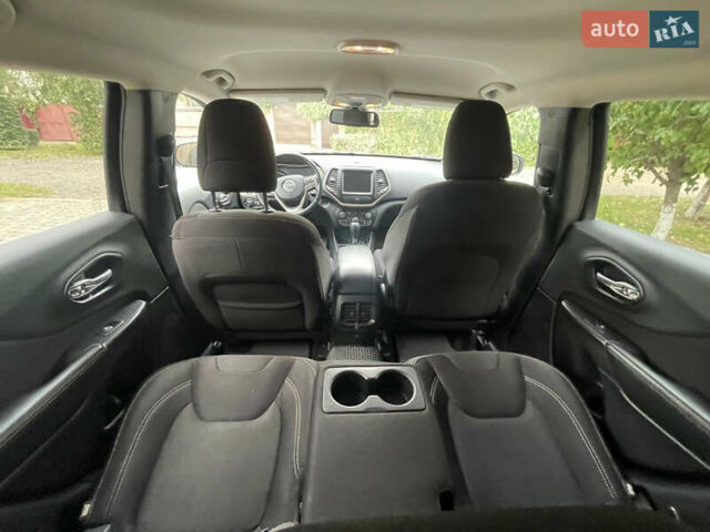 Серый Джип Чероки, объемом двигателя 2.36 л и пробегом 200 тыс. км за 14750 $, фото 6 на Automoto.ua