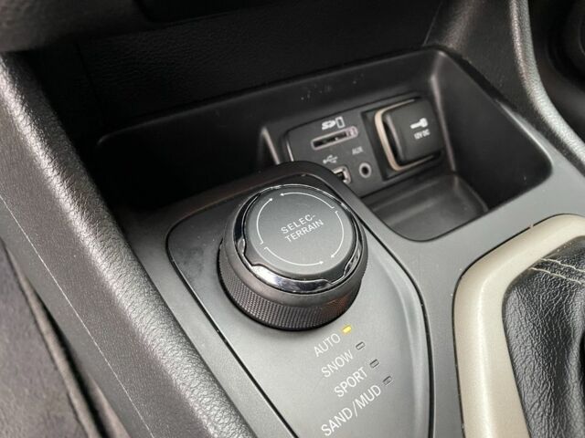 Серый Джип Чероки, объемом двигателя 2.4 л и пробегом 130 тыс. км за 13300 $, фото 16 на Automoto.ua