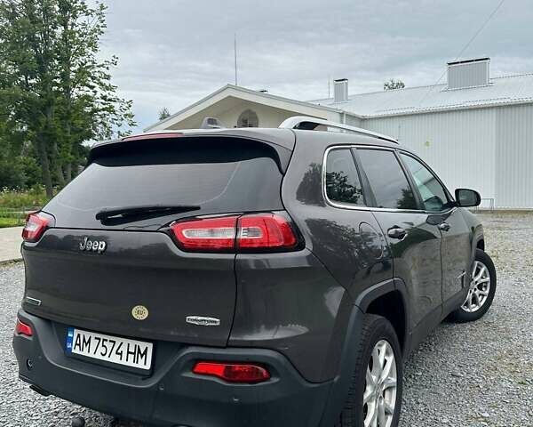 Сірий Джип Cherokee, об'ємом двигуна 1.96 л та пробігом 205 тис. км за 14000 $, фото 8 на Automoto.ua