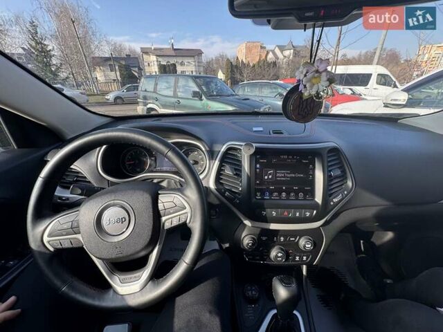 Серый Джип Чероки, объемом двигателя 3.24 л и пробегом 165 тыс. км за 16000 $, фото 14 на Automoto.ua