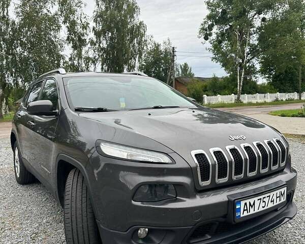 Сірий Джип Cherokee, об'ємом двигуна 1.96 л та пробігом 205 тис. км за 14000 $, фото 9 на Automoto.ua