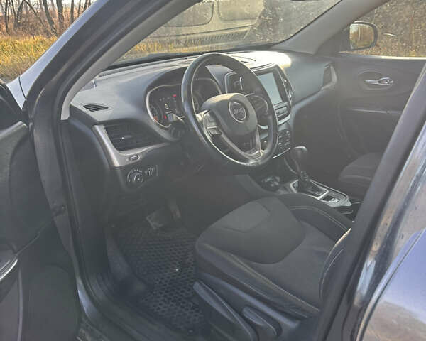 Серый Джип Чероки, объемом двигателя 2.36 л и пробегом 156 тыс. км за 14500 $, фото 3 на Automoto.ua