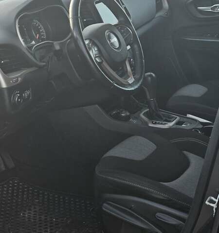 Серый Джип Чероки, объемом двигателя 3.24 л и пробегом 110 тыс. км за 13900 $, фото 1 на Automoto.ua