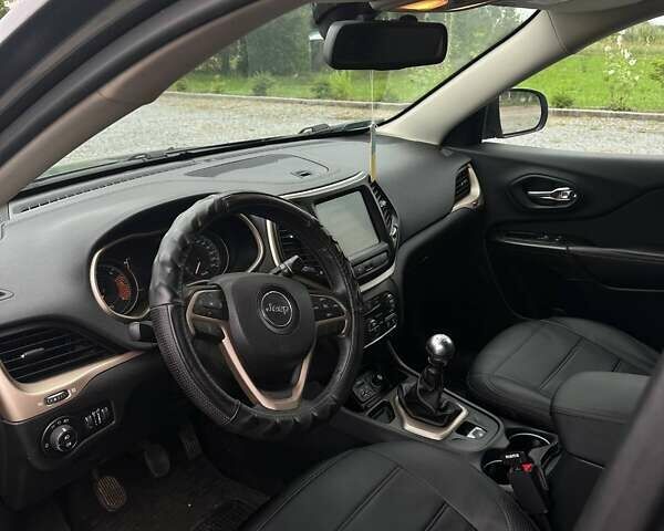 Сірий Джип Cherokee, об'ємом двигуна 1.96 л та пробігом 205 тис. км за 14000 $, фото 22 на Automoto.ua