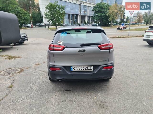 Сірий Джип Cherokee, об'ємом двигуна 2.36 л та пробігом 170 тис. км за 11111 $, фото 3 на Automoto.ua