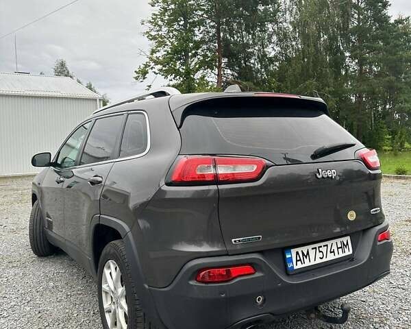 Сірий Джип Cherokee, об'ємом двигуна 1.96 л та пробігом 205 тис. км за 14000 $, фото 11 на Automoto.ua