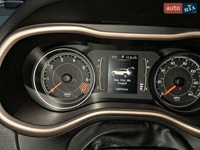 Серый Джип Чероки, объемом двигателя 2.4 л и пробегом 129 тыс. км за 14350 $, фото 3 на Automoto.ua