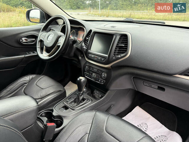 Сірий Джип Cherokee, об'ємом двигуна 2 л та пробігом 239 тис. км за 17500 $, фото 42 на Automoto.ua