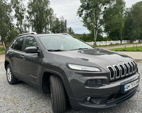 Сірий Джип Cherokee, об'ємом двигуна 1.96 л та пробігом 205 тис. км за 14000 $, фото 13 на Automoto.ua