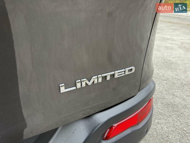 Сірий Джип Cherokee, об'ємом двигуна 2 л та пробігом 239 тис. км за 17500 $, фото 25 на Automoto.ua