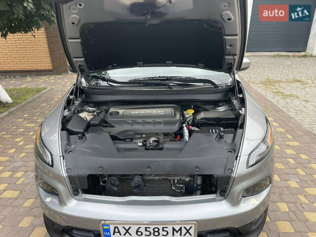 Серый Джип Чероки, объемом двигателя 2.36 л и пробегом 200 тыс. км за 14750 $, фото 5 на Automoto.ua