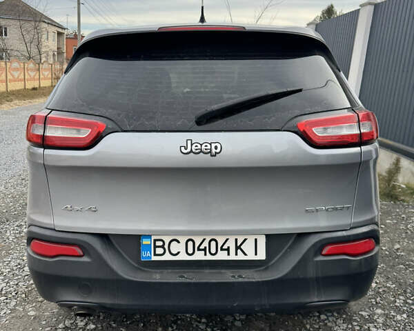 Серый Джип Чероки, объемом двигателя 2.36 л и пробегом 306 тыс. км за 9100 $, фото 4 на Automoto.ua