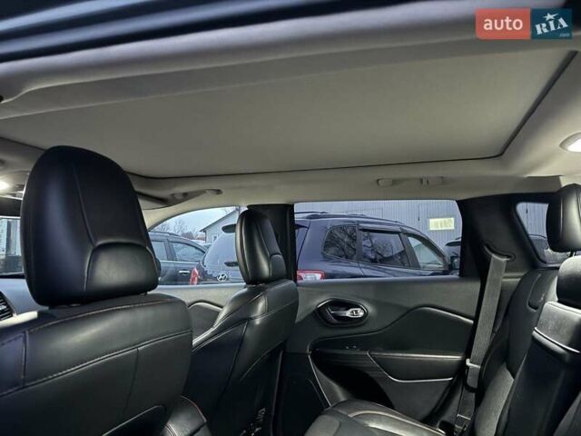 Серый Джип Чероки, объемом двигателя 3.24 л и пробегом 165 тыс. км за 16000 $, фото 8 на Automoto.ua