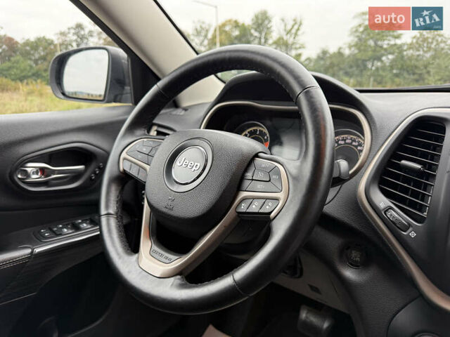 Сірий Джип Cherokee, об'ємом двигуна 2 л та пробігом 239 тис. км за 17500 $, фото 48 на Automoto.ua