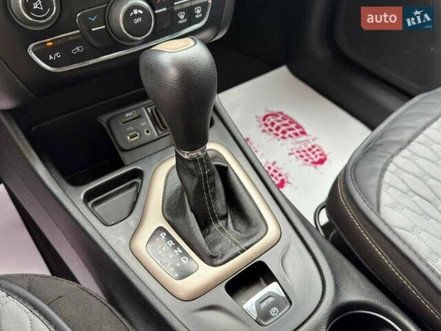 Сірий Джип Cherokee, об'ємом двигуна 2.36 л та пробігом 167 тис. км за 12300 $, фото 11 на Automoto.ua