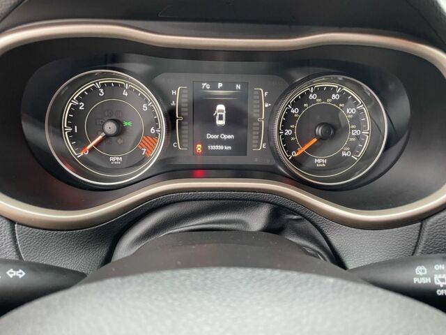 Серый Джип Чероки, объемом двигателя 2.4 л и пробегом 130 тыс. км за 13300 $, фото 15 на Automoto.ua