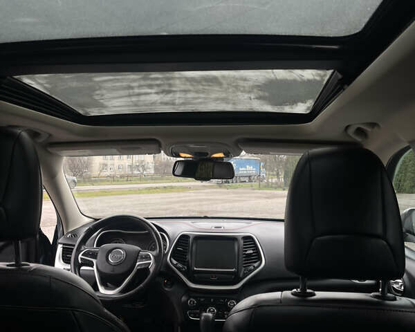 Серый Джип Чероки, объемом двигателя 3.24 л и пробегом 352 тыс. км за 12500 $, фото 28 на Automoto.ua