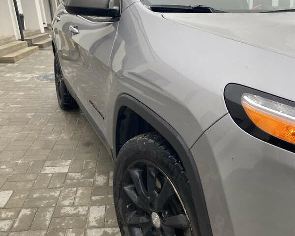 Сірий Джип Cherokee, об'ємом двигуна 2.36 л та пробігом 241 тис. км за 10800 $, фото 8 на Automoto.ua