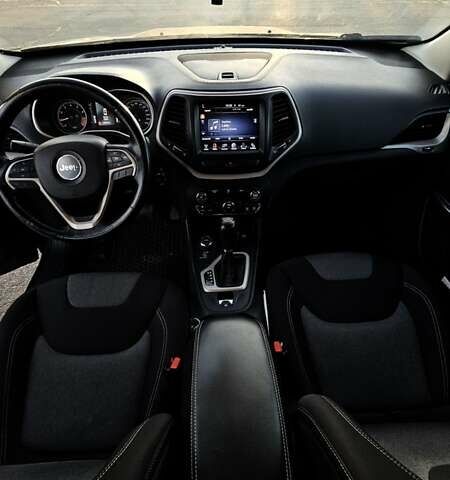 Сірий Джип Cherokee, об'ємом двигуна 3.24 л та пробігом 114 тис. км за 13200 $, фото 3 на Automoto.ua