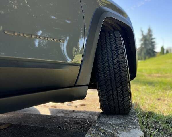 Серый Джип Чероки, объемом двигателя 3.24 л и пробегом 304 тыс. км за 14200 $, фото 22 на Automoto.ua