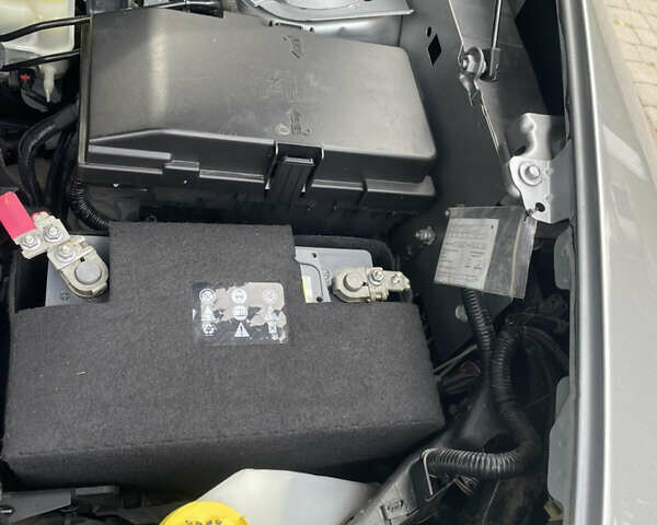 Серый Джип Чероки, объемом двигателя 2.36 л и пробегом 200 тыс. км за 14750 $, фото 2 на Automoto.ua