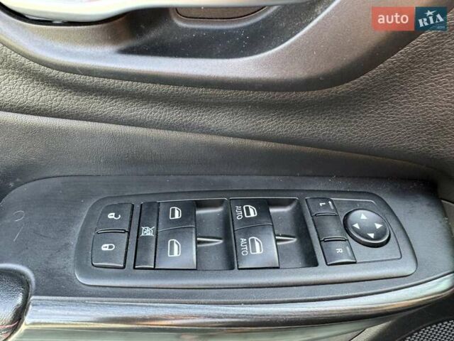 Серый Джип Чероки, объемом двигателя 3.24 л и пробегом 304 тыс. км за 14200 $, фото 33 на Automoto.ua