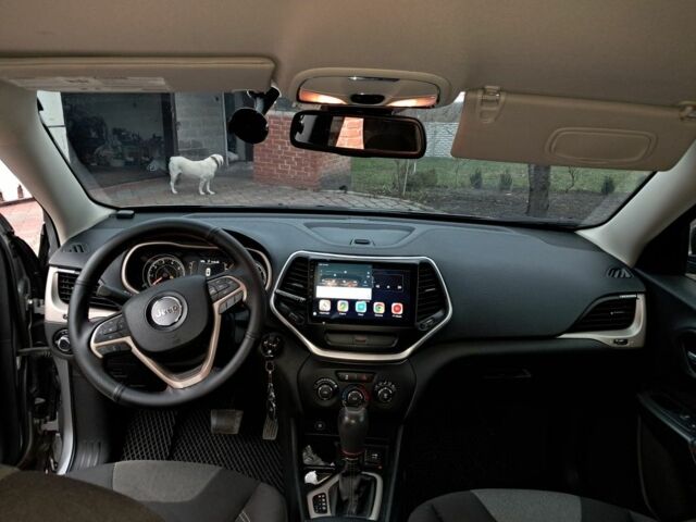 Серый Джип Чероки, объемом двигателя 2.4 л и пробегом 129 тыс. км за 14350 $, фото 5 на Automoto.ua