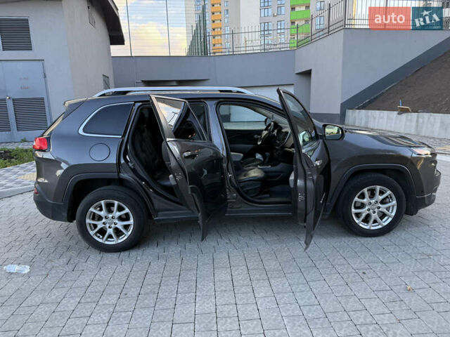 Сірий Джип Cherokee, об'ємом двигуна 2.36 л та пробігом 163 тис. км за 12500 $, фото 22 на Automoto.ua
