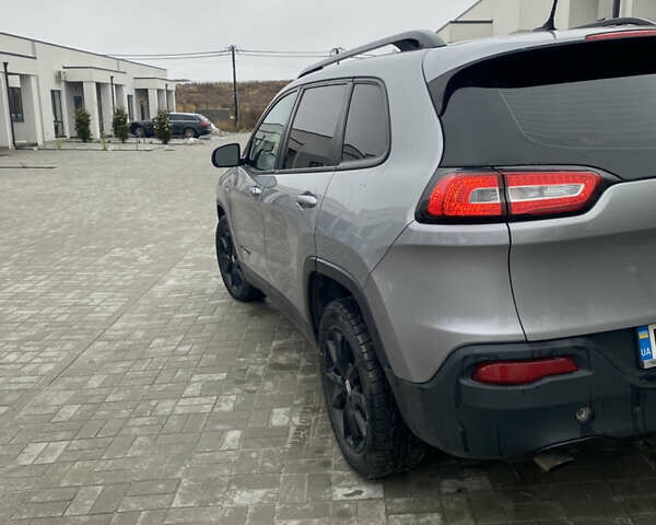 Сірий Джип Cherokee, об'ємом двигуна 2.36 л та пробігом 241 тис. км за 10800 $, фото 16 на Automoto.ua