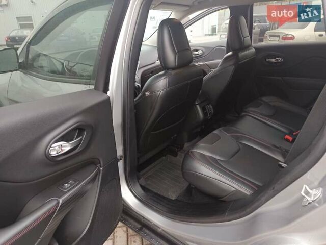 Серый Джип Чероки, объемом двигателя 3.24 л и пробегом 141 тыс. км за 16500 $, фото 16 на Automoto.ua