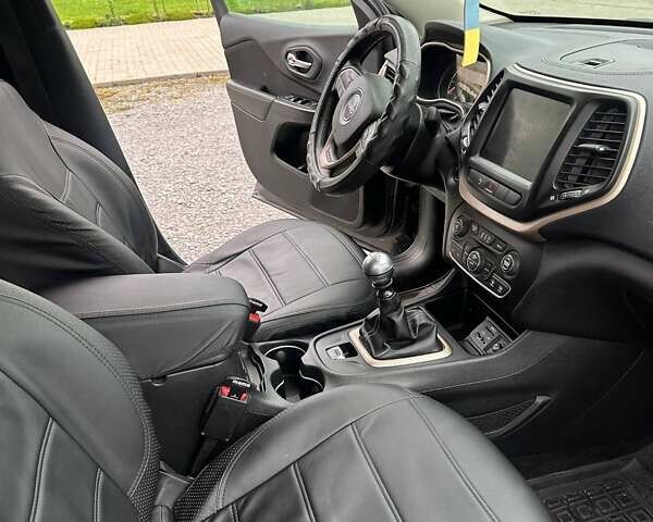 Сірий Джип Cherokee, об'ємом двигуна 1.96 л та пробігом 205 тис. км за 14000 $, фото 27 на Automoto.ua