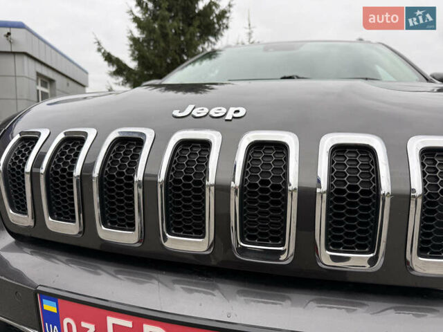 Сірий Джип Cherokee, об'ємом двигуна 2 л та пробігом 239 тис. км за 17500 $, фото 17 на Automoto.ua