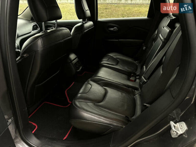 Серый Джип Чероки, объемом двигателя 3.24 л и пробегом 231 тыс. км за 13500 $, фото 14 на Automoto.ua